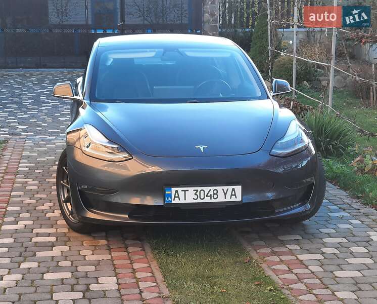 Седан Tesla Model 3 2018 в Ивано-Франковске