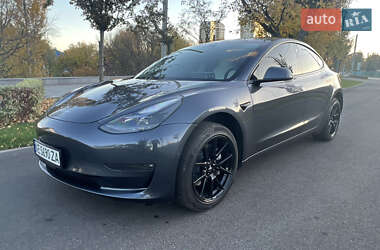 Седан Tesla Model 3 2022 в 
