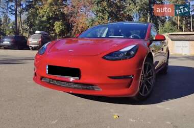 Седан Tesla Model 3 2021 в 