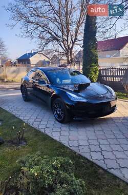 Седан Tesla Model 3 2019 в Чернівцях