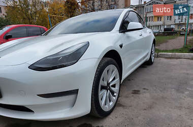 Седан Tesla Model 3 2021 в 