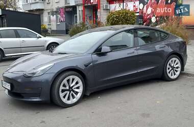 Седан Tesla Model 3 2022 в 
