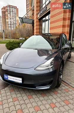 Седан Tesla Model 3 2019 в 