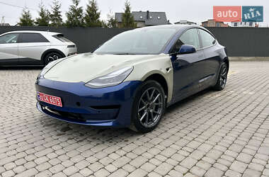 Седан Tesla Model 3 2022 в Львове