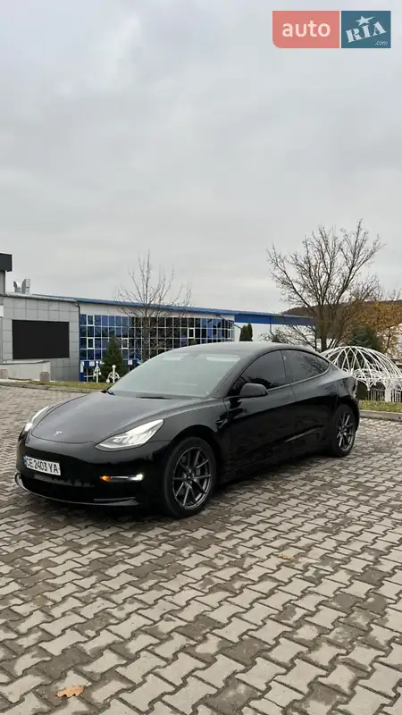 Седан Tesla Model 3 2022 в 