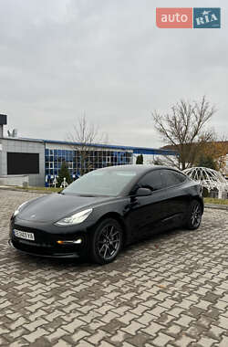 Седан Tesla Model 3 2022 в 