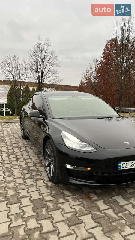 Седан Tesla Model 3 2022 в Чернівцях