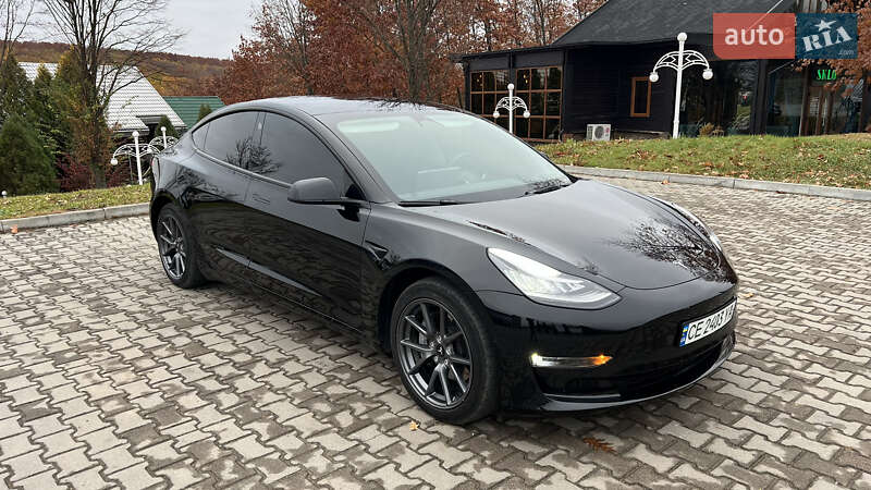 Седан Tesla Model 3 2022 в Чернівцях