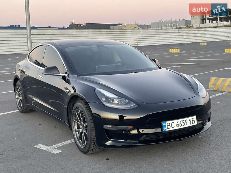 Седан Tesla Model 3 2019 в Львові