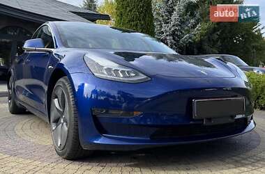 Седан Tesla Model 3 2020 в Львові