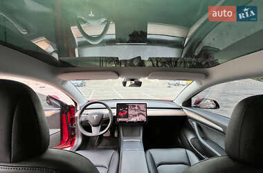 Седан Tesla Model 3 2022 в 