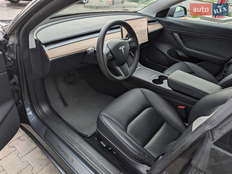 Седан Tesla Model 3 2020 в Луцьку