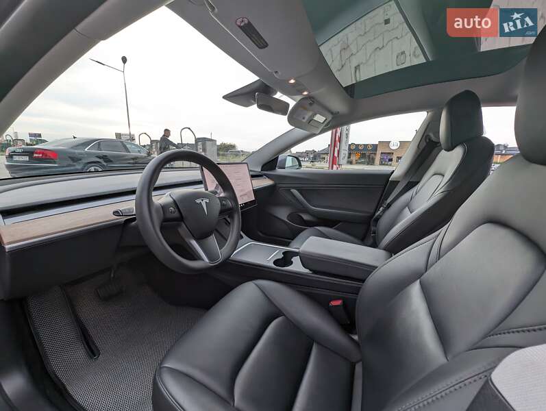 Седан Tesla Model 3 2020 в Луцьку
