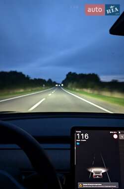 Седан Tesla Model 3 2020 в Луцьку