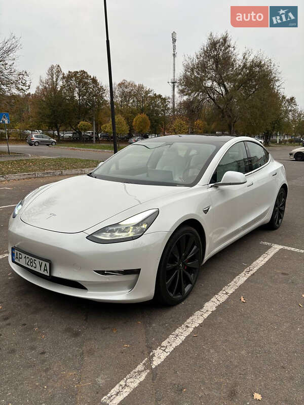 Седан Tesla Model 3 2019 в 