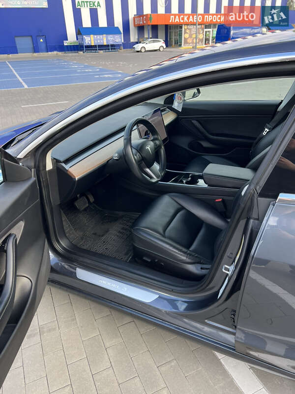 Седан Tesla Model 3 2018 в Виннице