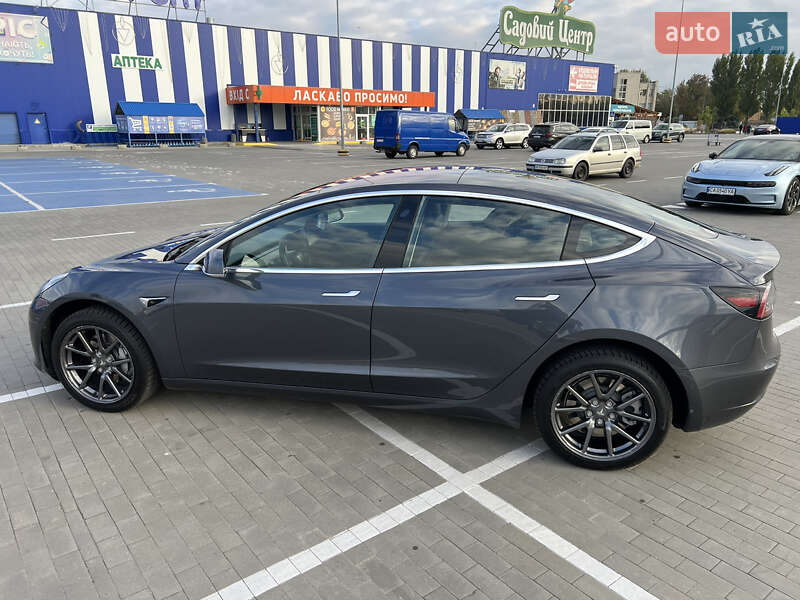 Седан Tesla Model 3 2018 в Виннице