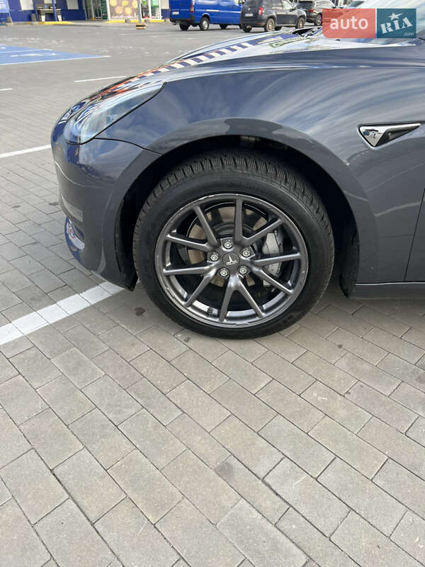 Седан Tesla Model 3 2018 в Виннице