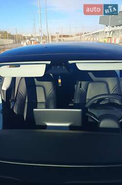 Седан Tesla Model 3 2019 в Львові