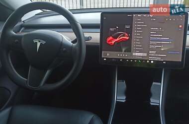 Седан Tesla Model 3 2019 в Львове