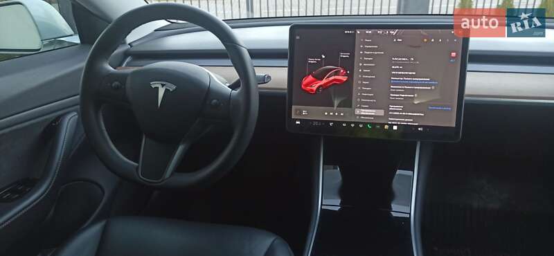 Седан Tesla Model 3 2019 в Львове