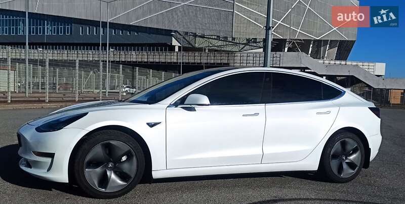 Седан Tesla Model 3 2019 в Львові