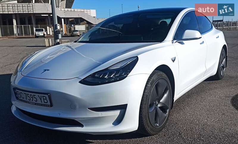 Седан Tesla Model 3 2019 в Львове