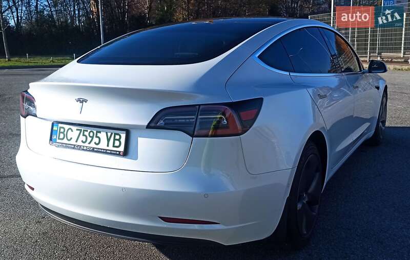 Седан Tesla Model 3 2019 в Львове