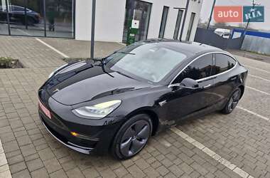 Седан Tesla Model 3 2019 в Ужгороде