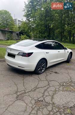 Седан Tesla Model 3 2021 в 