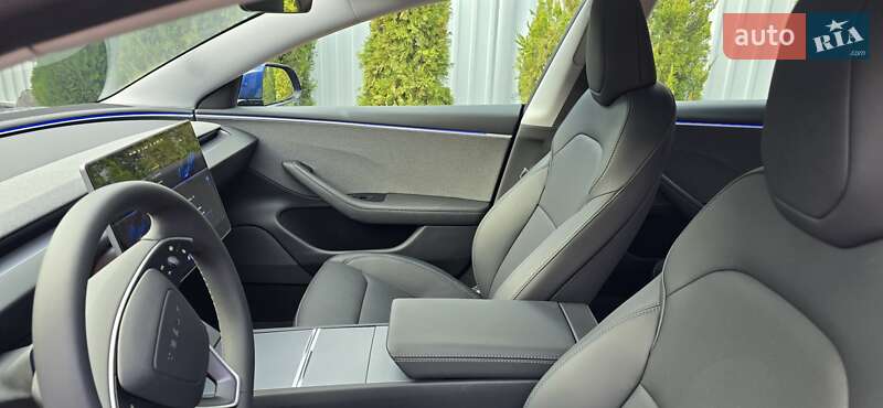 Седан Tesla Model 3 2023 в Днепре