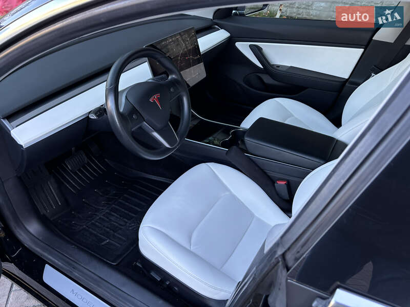 Седан Tesla Model 3 2019 в Киеве