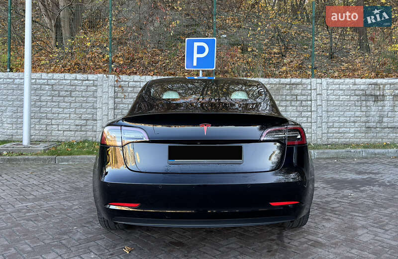 Седан Tesla Model 3 2019 в Киеве