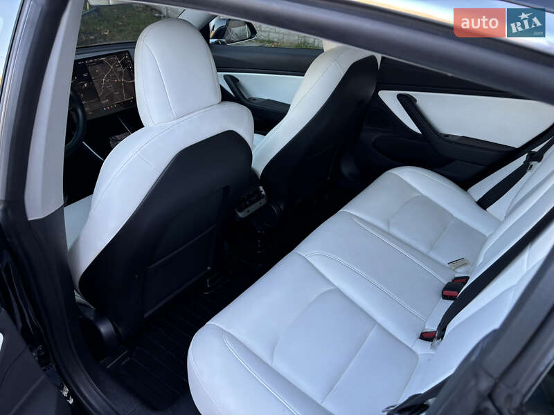 Седан Tesla Model 3 2019 в Киеве