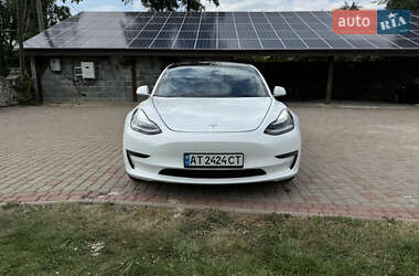 Седан Tesla Model 3 2020 в Калуші