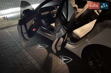 Седан Tesla Model 3 2018 в Виннице