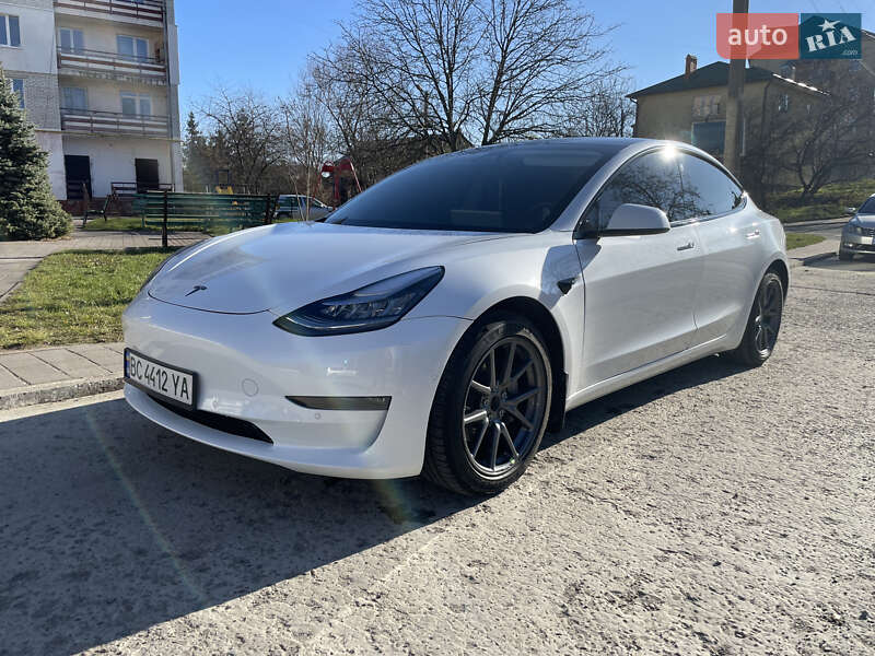 Седан Tesla Model 3 2020 в Самборе
