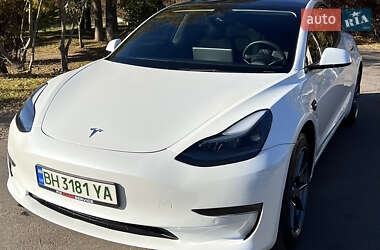 Седан Tesla Model 3 2022 в 