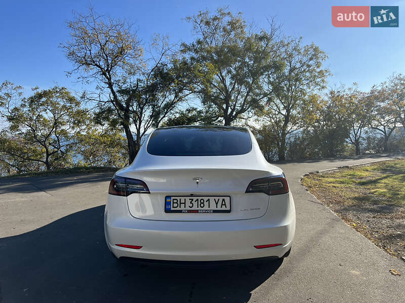 Седан Tesla Model 3 2022 в Одессе