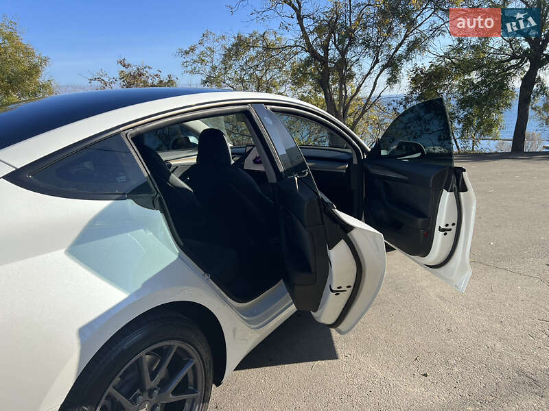 Седан Tesla Model 3 2022 в Одессе