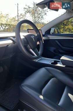 Седан Tesla Model 3 2022 в 