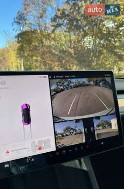 Седан Tesla Model 3 2022 в 