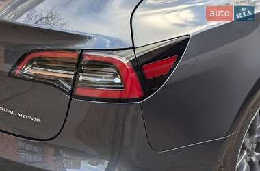 Седан Tesla Model 3 2019 в 