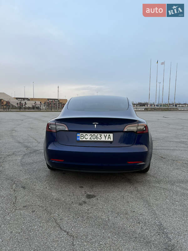 Седан Tesla Model 3 2022 в Львові