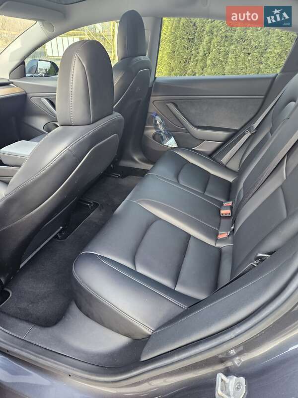 Седан Tesla Model 3 2019 в Шептицькому
