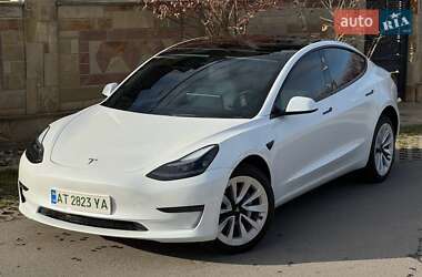 Седан Tesla Model 3 2023 в Івано-Франківську