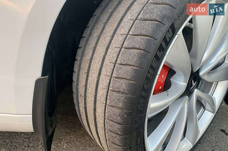 Седан Tesla Model 3 2019 в Львове