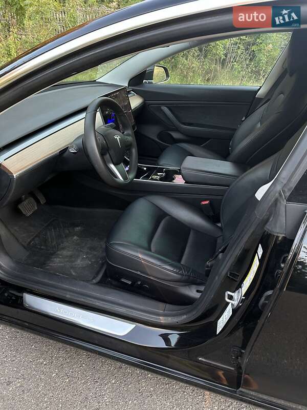 Седан Tesla Model 3 2020 в Вінниці