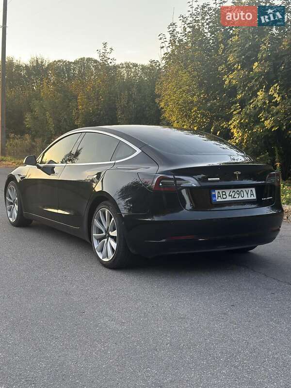 Седан Tesla Model 3 2020 в Вінниці