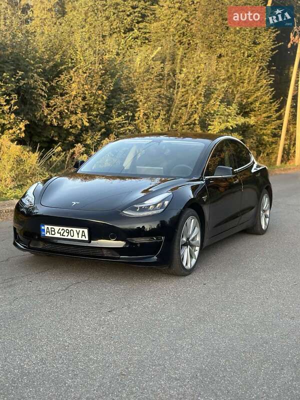 Седан Tesla Model 3 2020 в Вінниці